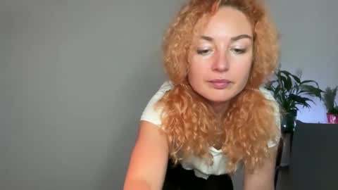 Snapshot of reddgirll chatting on February 21, 7:21 pm reddgirll online show from February 21, 7:21 pm