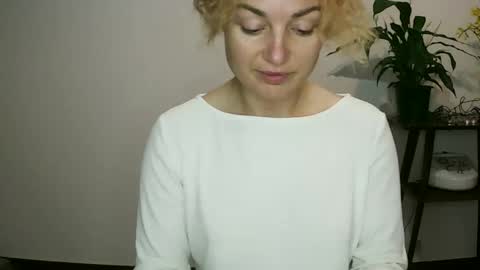 Snapshot of reddgirll chatting on February 2, 8:30 pm reddgirll online show from February 2, 8:30 pm