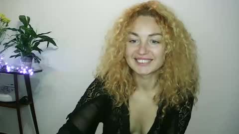 Snapshot of reddgirll chatting on January 28, 7:10 pm reddgirll online show from January 28, 7:10 pm