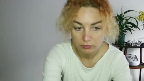 Snapshot of reddgirll chatting on February 2, 9:19 am reddgirll online show from February 2, 9:19 am