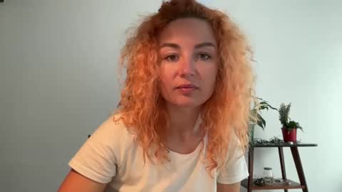 Snapshot of reddgirll chatting on February 25, 11:43 am reddgirll online show from February 25, 11:43 am