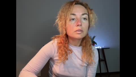 Snapshot of reddgirll chatting on March 1, 6:43 pm reddgirll online show from March 1, 6:43 pm