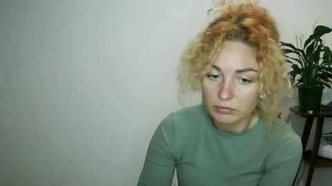 Snapshot of reddgirll chatting on February 4, 6:38 pm reddgirll online show from February 4, 6:38 pm