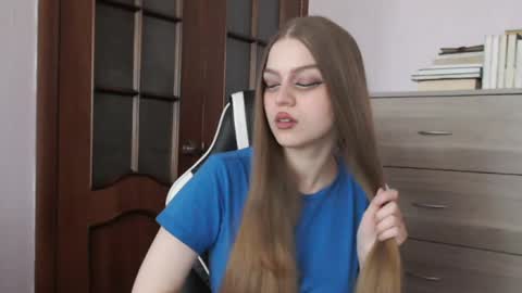 Lily online show from April 24, 2:47 am