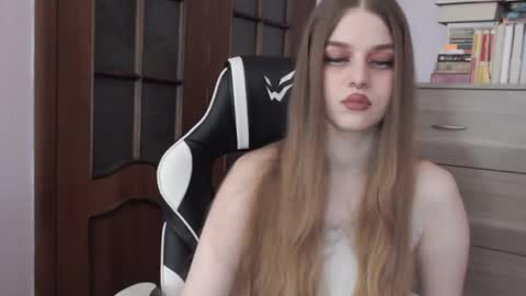 Lily online show from October 27, 2:51 am