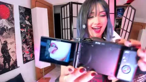 Lu Independiet model online show from April 11, 3:23 am