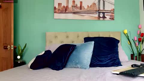 Yanella online show from March 4, 1:39 pm