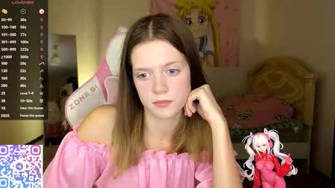 Snapshot of regeniastetson chatting on October 17, 3:26 pm Lucy online show from October 17, 3:26 pm