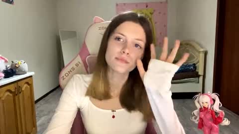 Snapshot of regeniastetson chatting on September 28, 6:35 pm Lucy online show from September 28, 6:35 pm