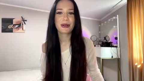 Amelia online show from June 14, 1:11 pm