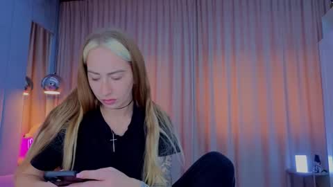 reina cummings online show from November 12, 7:17 am