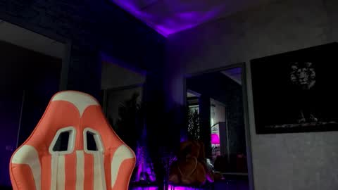 reina cummings online show from January 17, 7:49 am