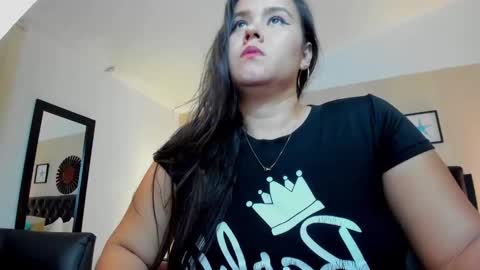 reina_loren online show from September 23, 11:03 pm