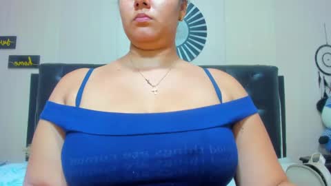 reina_loren online show from December 4, 9:46 pm