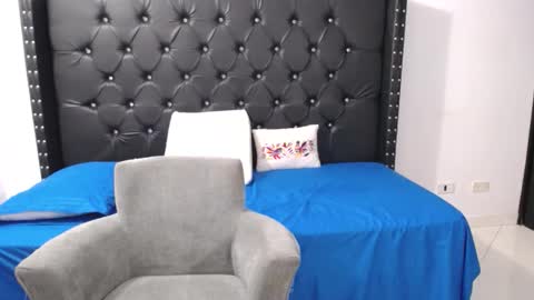 Renata Salinas online show from October 17, 2:04 am