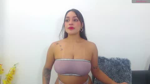 renatabrownn28 online show from July 4, 4:19 am