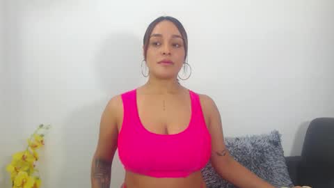 renatabrownn28 online show from March 25, 11:35 am