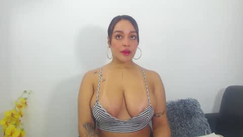 renatabrownn28 online show from March 31, 12:16 pm