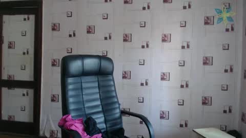 Snapshot of renataoia chatting on February 23, 11:25 am renataoia online show from February 23, 11:25 am