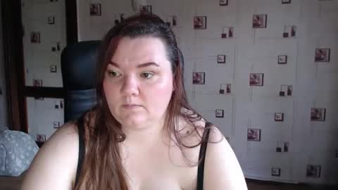 renataoia online show from December 3, 12:18 pm