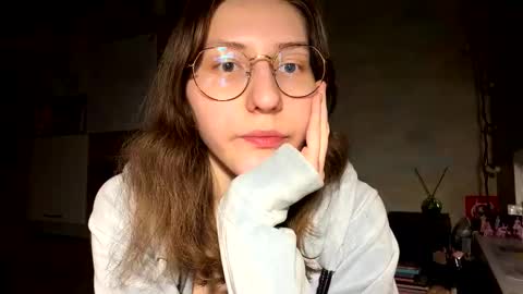 Mia online show from March 4, 4:57 pm