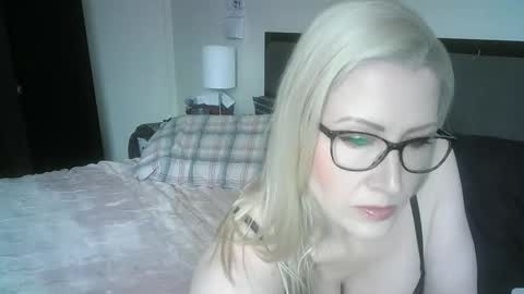 Restlessparis online show from May 14, 8:03 pm