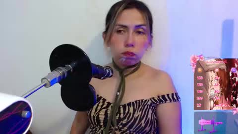 reychel_sens online show from July 11, 11:38 pm