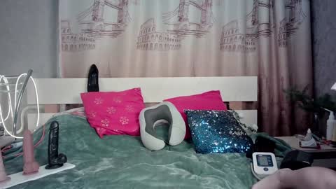 Snapshot of ria_32 chatting on January 4, 2:56 am ria_32 online show from January 4, 2:56 am