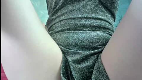 Snapshot of ria_32 chatting on January 11, 1:37 am ria_32 online show from January 11, 1:37 am
