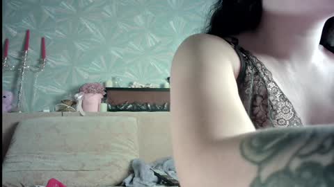 Snapshot of ria_32 chatting on January 17, 1:04 am ria_32 online show from January 17, 1:04 am