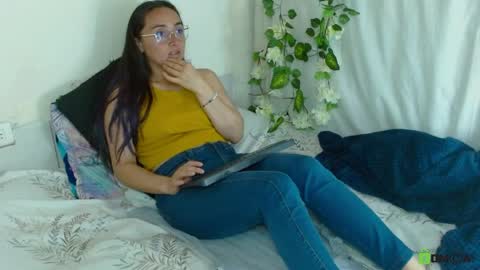 Candy online show from April 5, 1:04 am