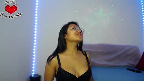Snapshot of ricura_mily chatting on February 23, 1:42 am milena online show from February 23, 1:42 am