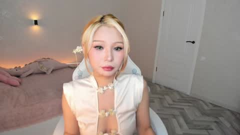 Snapshot of rileymee chatting on January 18, 11:22 pm rileymee online show from January 18, 11:22 pm