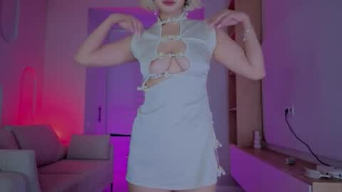 Snapshot of rileymee chatting on September 24, 12:59 pm rileymee online show from September 24, 12:59 pm