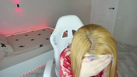 Snapshot of rileymee chatting on January 28, 2:21 pm rileymee online show from January 28, 2:21 pm