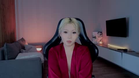 rileymee online show from April 7, 5:09 am