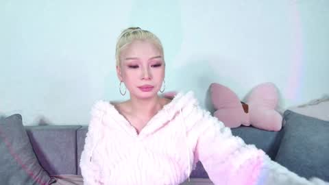 Snapshot of rileymee chatting on January 6, 3:20 am rileymee online show from January 6, 3:20 am