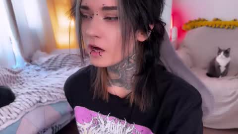   DianaBrite            fansl y online show from March 10, 10:52 am