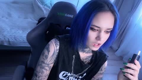   DianaBrite            fansl y online show from January 17, 11:49 am