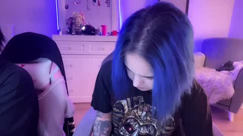   DianaBrite            fansl y online show from December 16, 6:16 pm