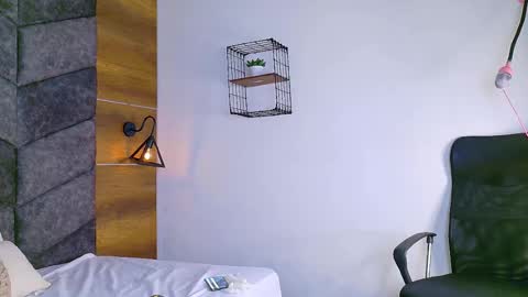 RIRI  online show from October 25, 9:32 pm