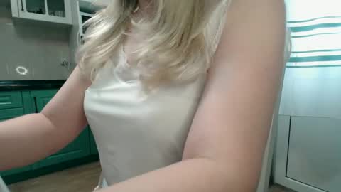 Snapshot of ritarita111 chatting on February 4, 3:11 am Rita online show from February 4, 3:11 am