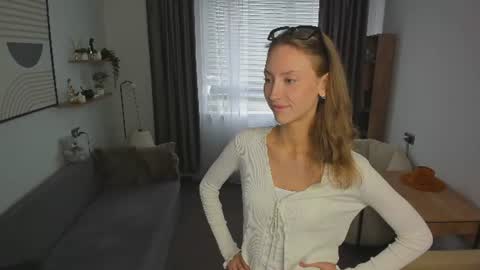 EVA here online show from July 30, 8:15 am