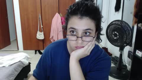 PeachSalinger online show from September 15, 2:42 am