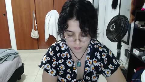 PeachSalinger online show from September 16, 2:52 am