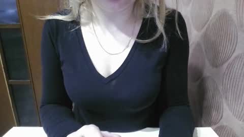 RiveraMaureen online show from December 15, 7:57 am