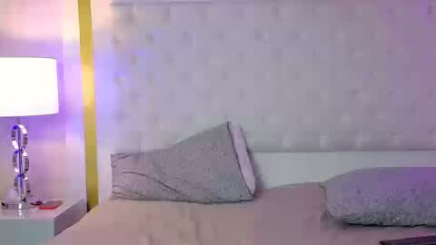 Snapshot of robinbennett chatting on September 11, 1:44 pm robin D online show from September 11, 1:44 pm