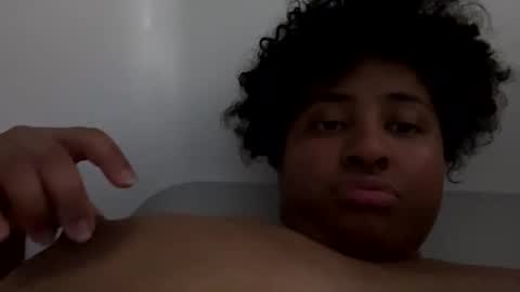 robintheneighbor online show from October 28, 5:46 am