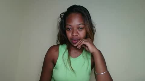 rochellinah online show from May 25, 5:28 am