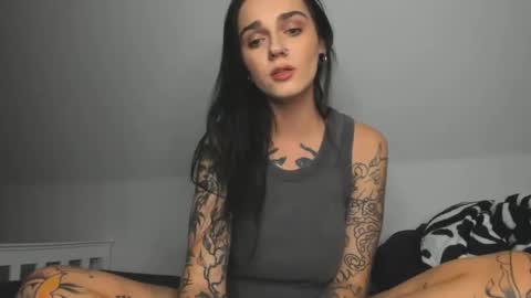 Snapshot of rokiinbaby chatting on December 18, 8:57 pm rokiinbaby online show from December 18, 8:57 pm